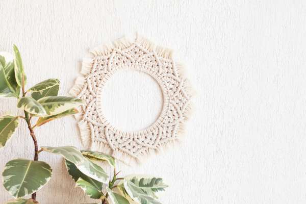 Decorate The Walls With Laurel Wreaths