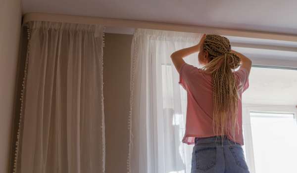 Hanging And Adjustment of Curtains