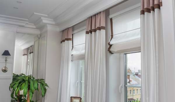 Hanging And Fittings Decorate Curtains A Living Room