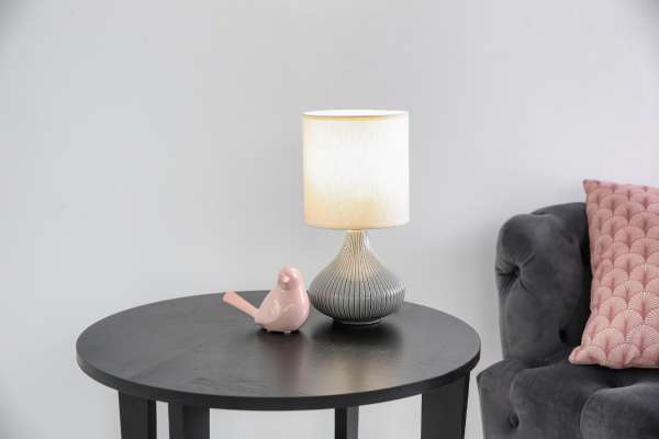 Use Table Lamps Decorate A Mobile Home Living Room