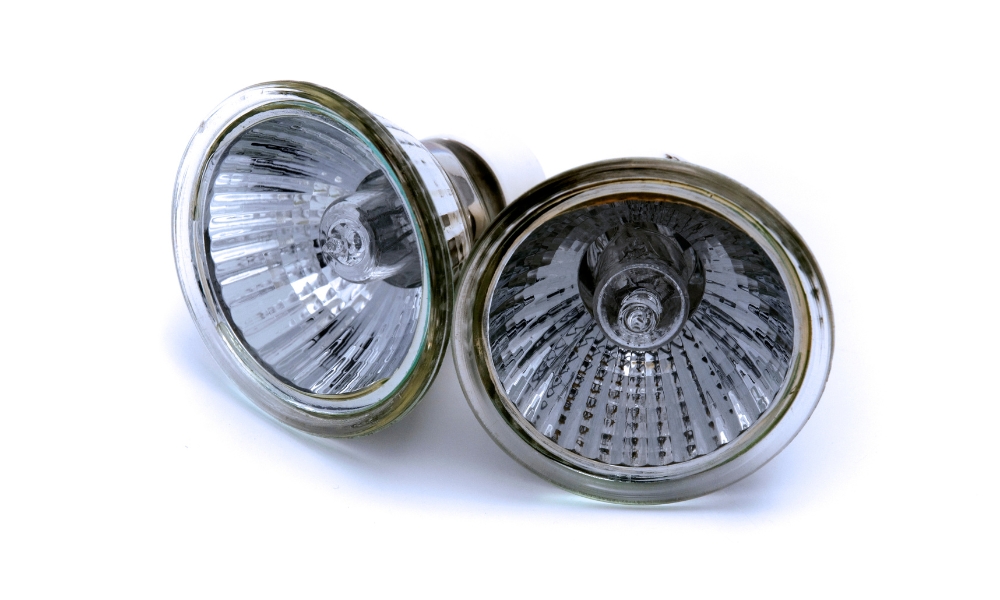 What are halogen lamps and why are they popular? Find out the answers to all your questions in our comprehensive overview.