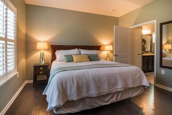 Lighting Tips to Brighten and Enlarge the Room For Small Master Bedroom